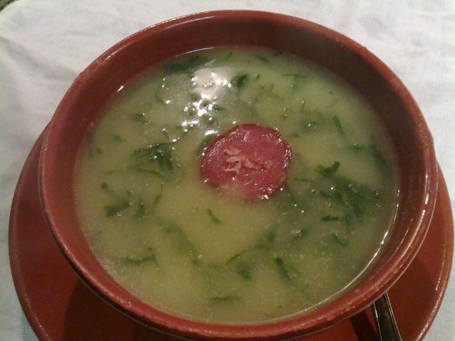Sopa caldo verde o sopa de berzas
