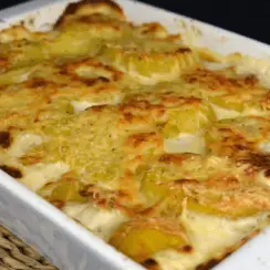 Gratinado de patatas al horno con manzana