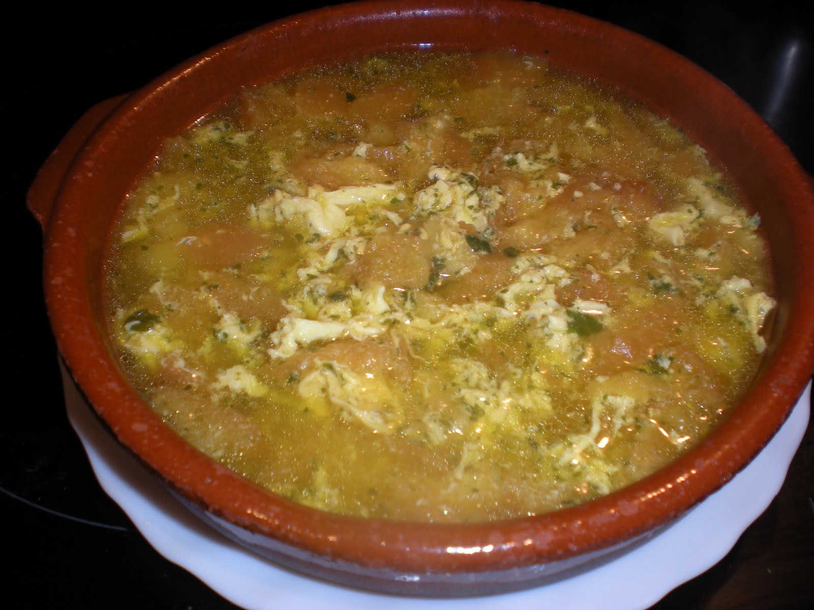 Sopa de ajo o castellana tradicional