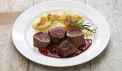 14 - Carnes - Roast beef con salsa Cumberland solomillo en salsa Cumberland 244x142 - 14 - Carnes - Roast beef con salsa Cumberland