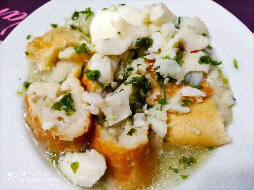 Açorda de bacalao - sopa de pan portuguesa