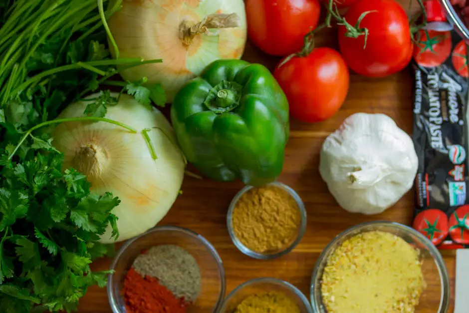 Ingredientes para preparar patatas Foster dispuestos sobre una mesa